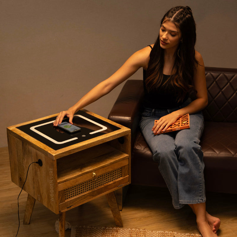 wireless-bed-side-table